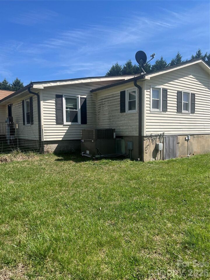 Property Photo:  1021 Ebenezer Road  NC 28083 