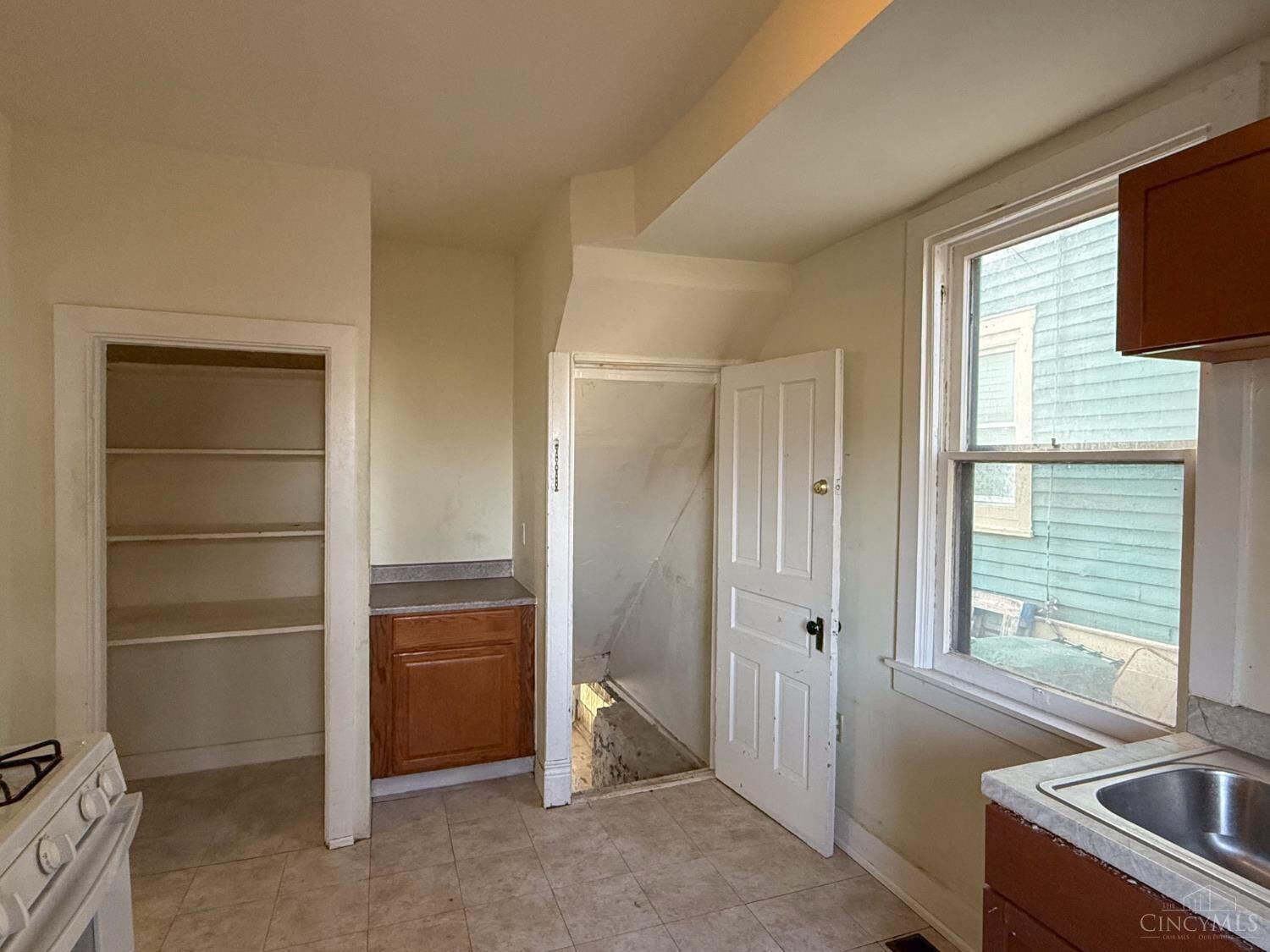 Property Photo:  1606 Brewster Avenue  OH 45207 