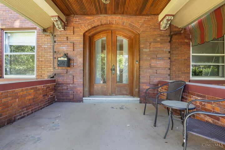 Property Photo: 2100 St James Avenue OH 45206