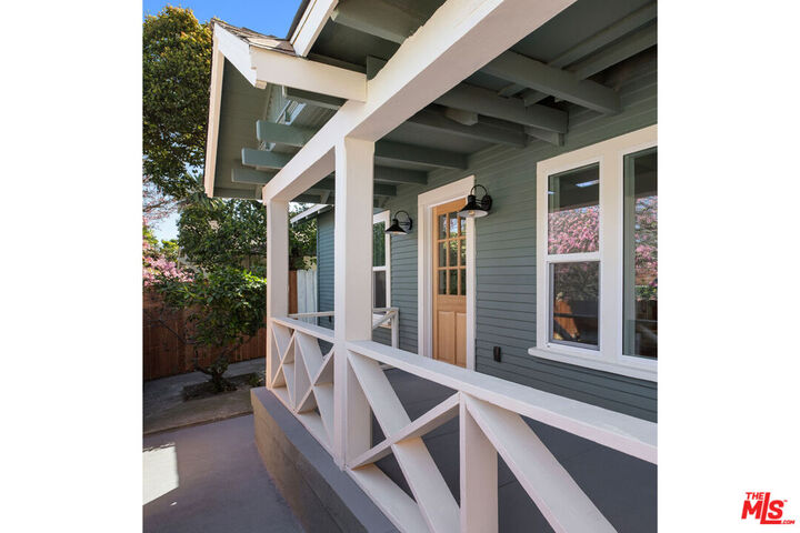 Property Photo:  1914 Bellevue Ave  CA 90026 