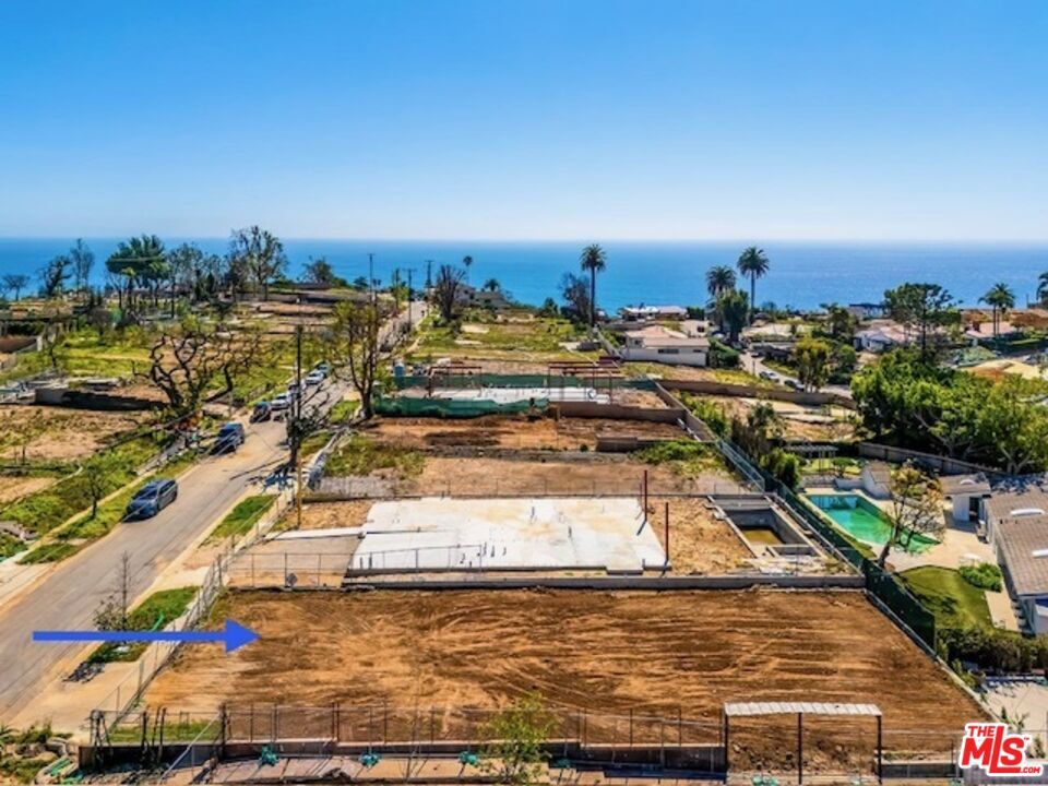 Property Photo:  381 N Las Casas Ave  CA 90272 