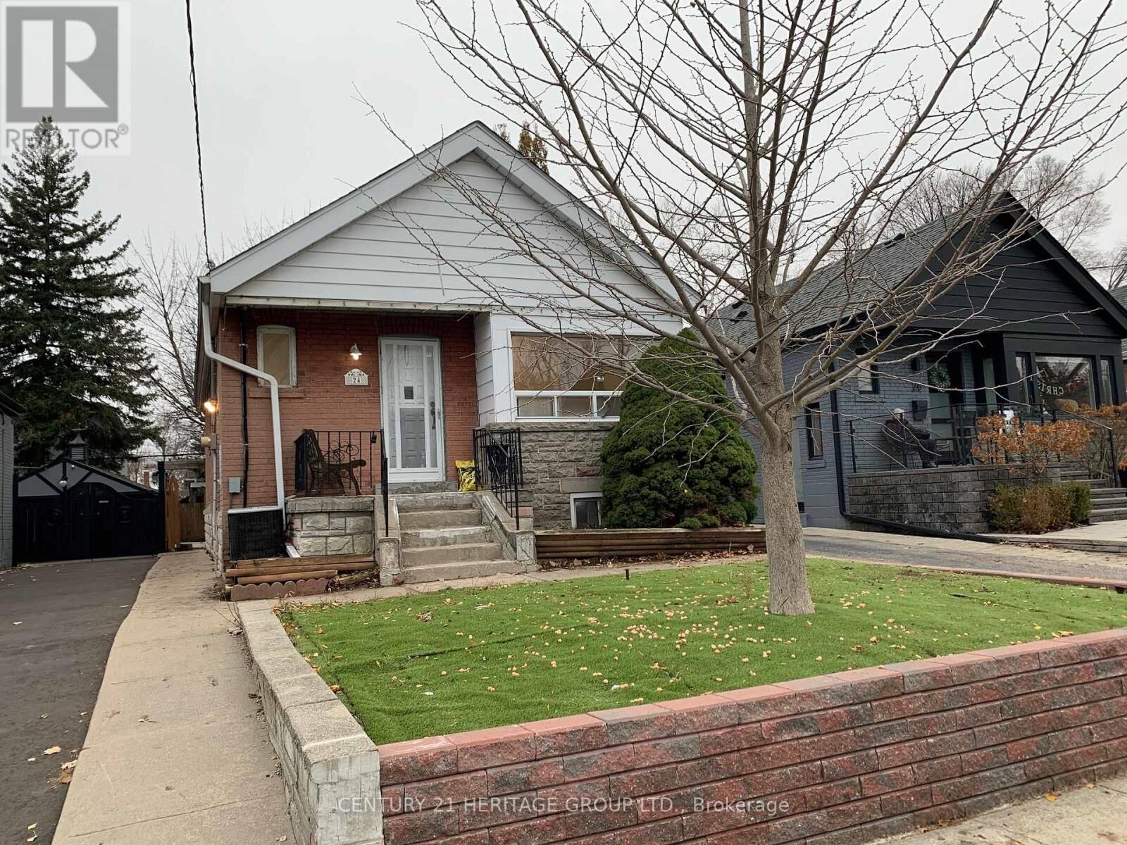 Property Photo:  24 Hutton Avenue  ON M4C 3L3 