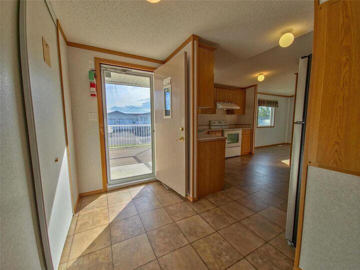 Property Photo:  1 Robin Bay  MB R7C 1C5 