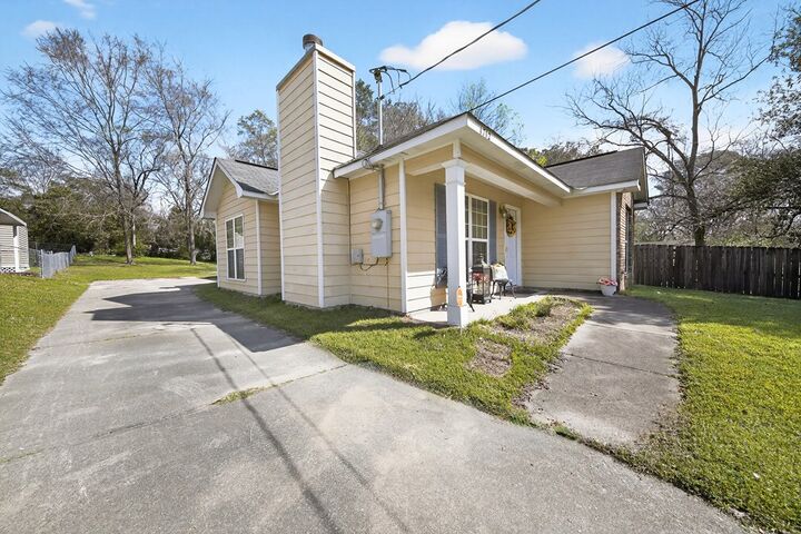 Property Photo: 1712 12th Place AL 36867