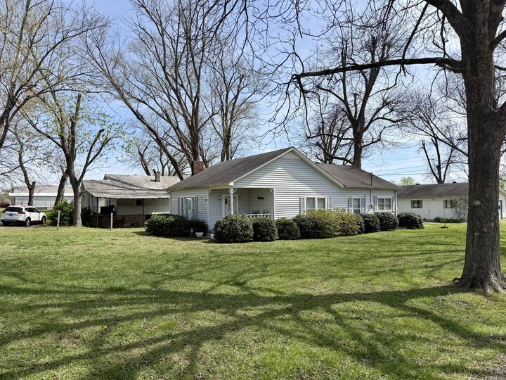 Property Photo: 1010 Main Street TN 37347