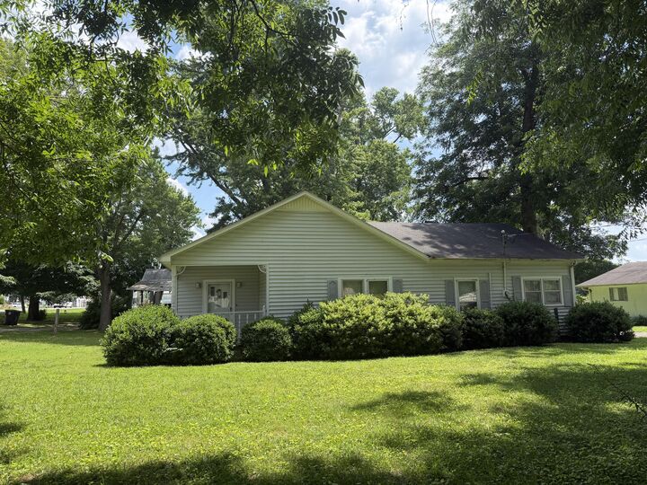 Property Photo:  1010 Main Street  TN 37347 
