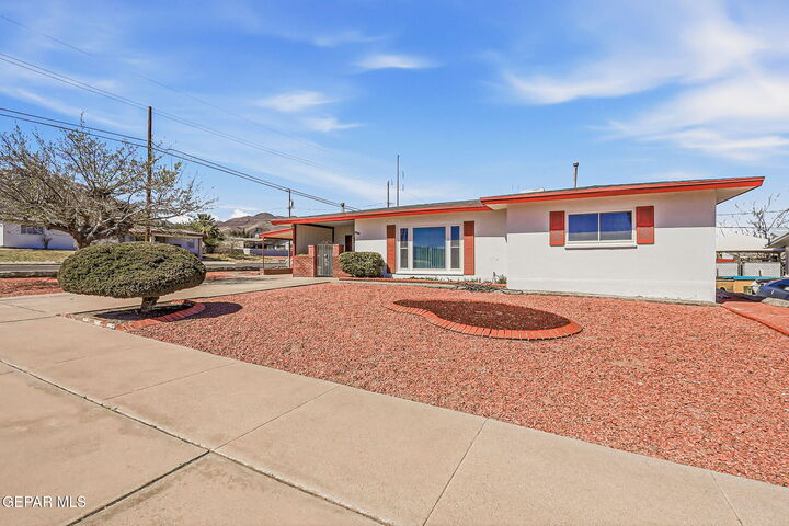 Property Photo: 4001 Volcanic Avenue TX 79904