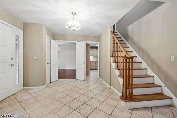 Property Photo:  38 Hunters Circle  NJ 08833 