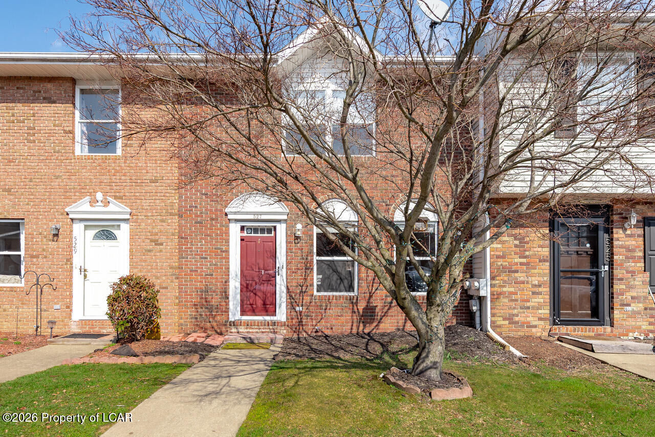 Property Photo:  527 Clover Court  PA 18643 