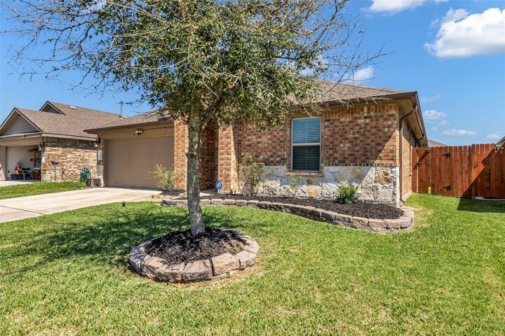 Property Photo:  3910 Hybrid Court  TX 77521 