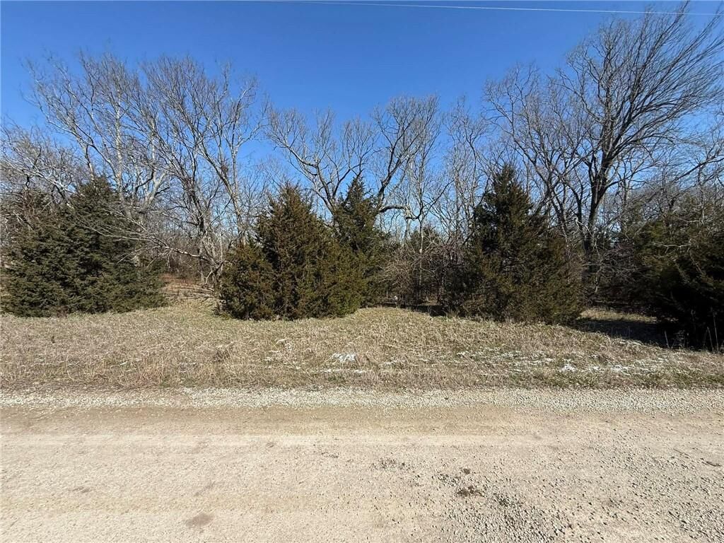 Property Photo:  37 Poplar Lane  KS 66040 