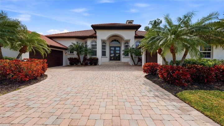 Property Photo:  7637 Cove Terrace  FL 34231 