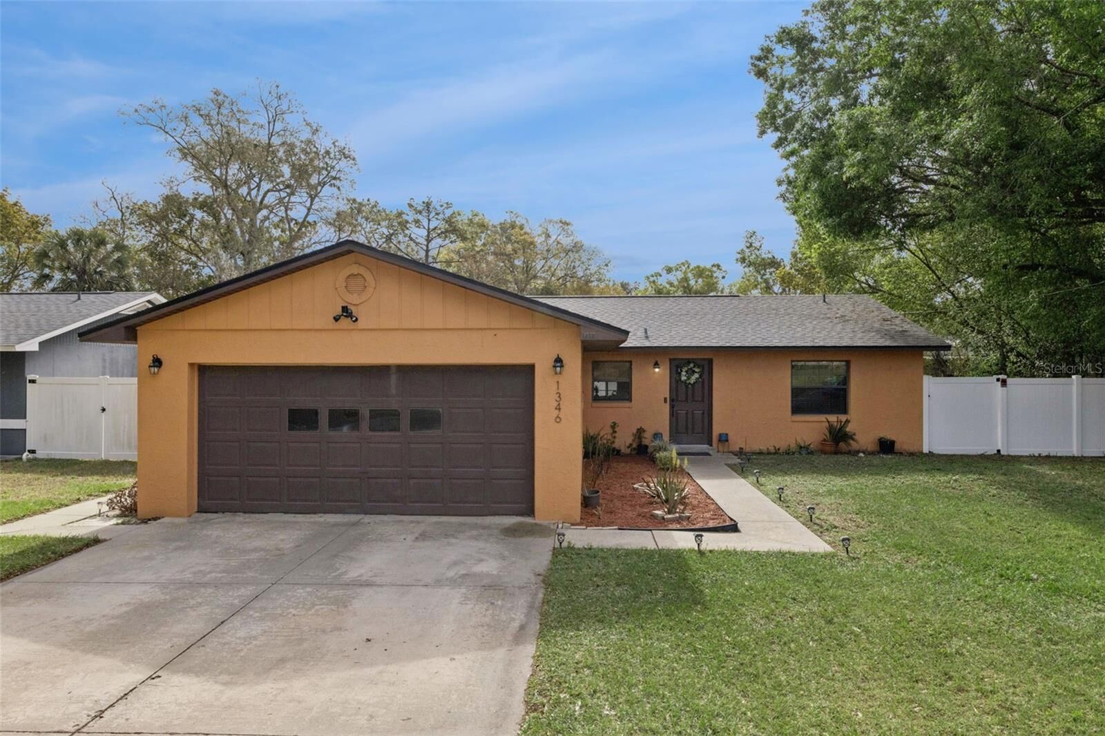 Property Photo:  1346 Quintuplet Drive  FL 32707 