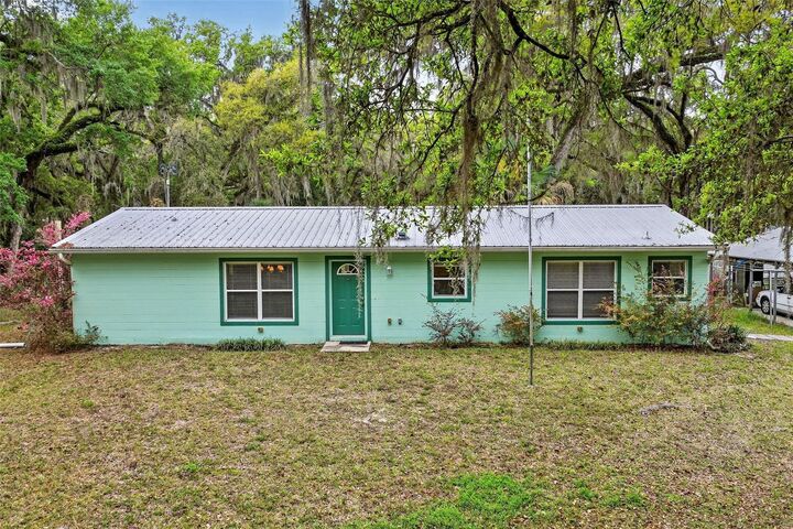 Property Photo: 3336 County Road 510A FL 34785