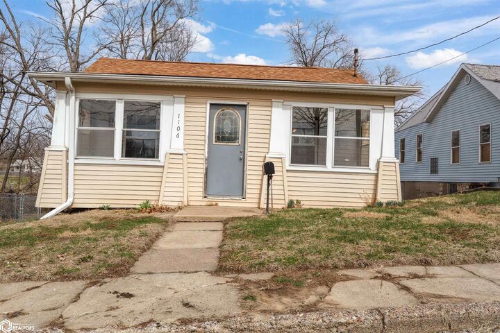 Property Photo: 1106 Arch Street IA 52601