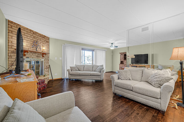 Property Photo:  15702 Foxbend Court 1N  IL 60462 