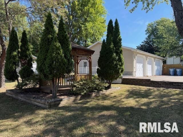 Property Photo:  404 N Maple Street  IL 62822 