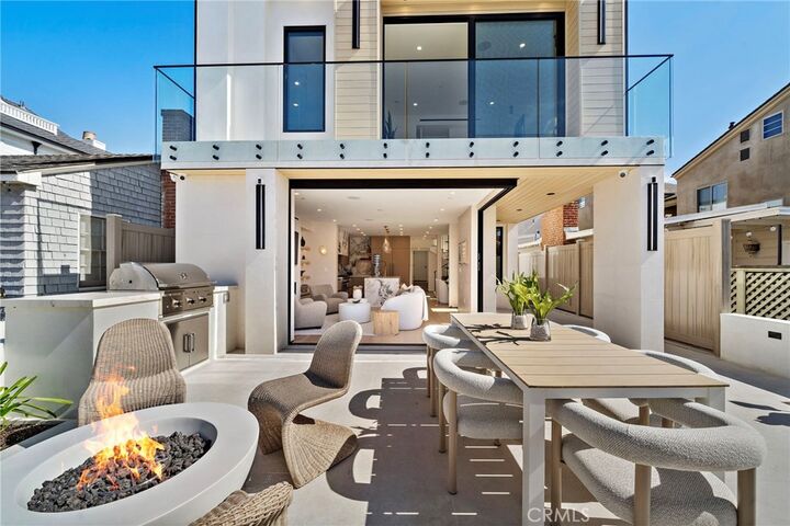 Property Photo:  612 Begonia  CA 92625 