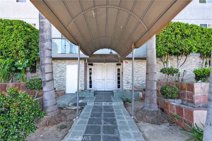 Property Photo: 4441 Woodman Avenue 111 CA 91423