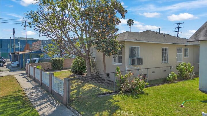 Property Photo:  1018 E 73rd  CA 90001 
