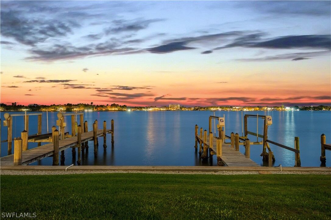 Property Photo:  1535 Dolphin Lane  FL 34102 