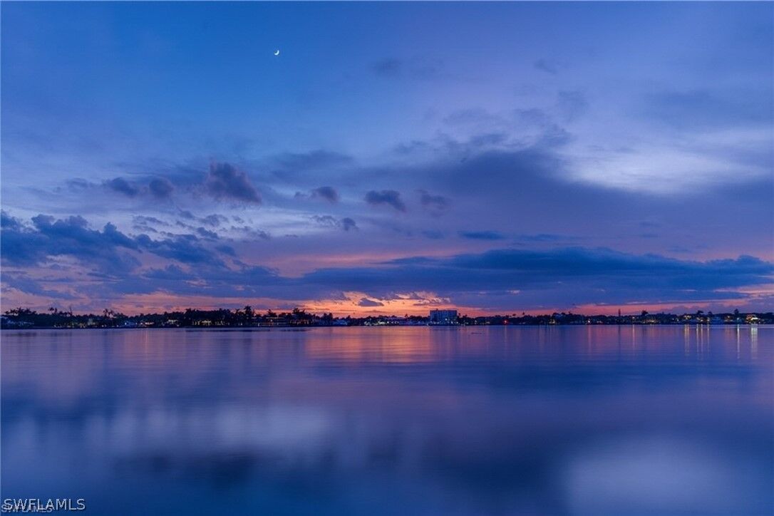 Property Photo: 1535 Dolphin Lane FL 34102