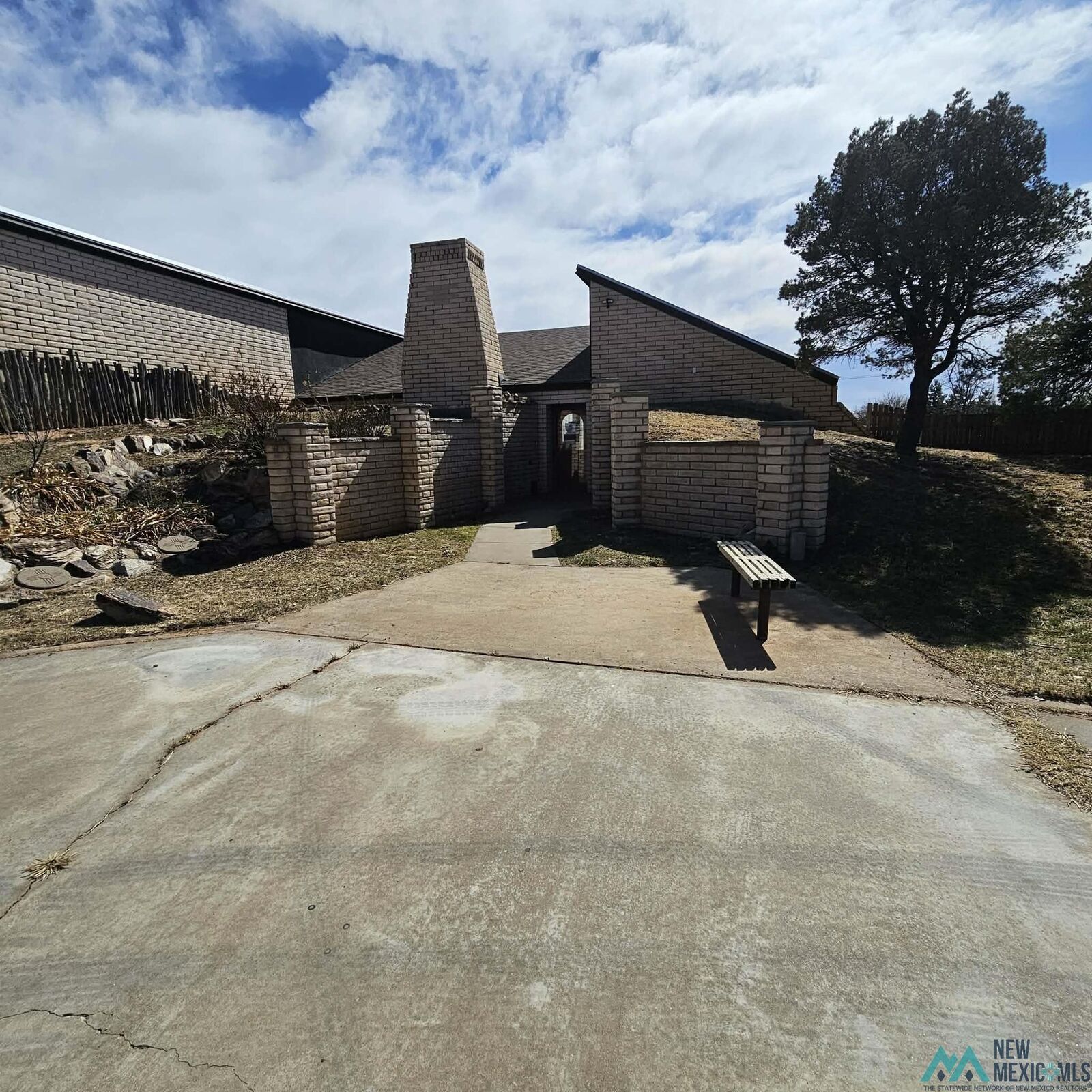 Property Photo:  121 Remuda Dr  NM 88101 