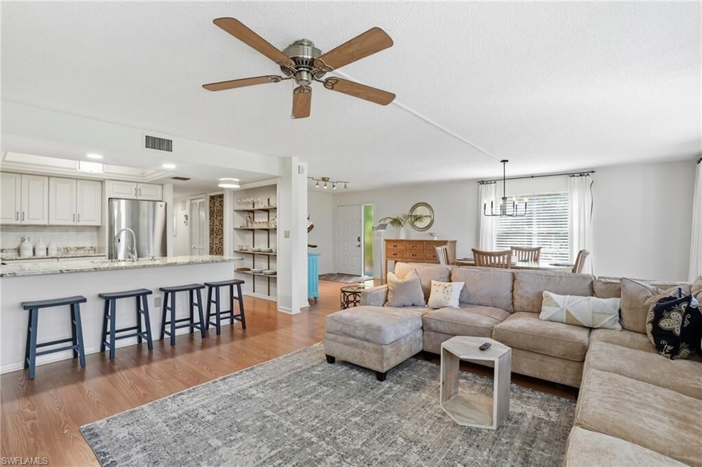 Property Photo:  3300 Binnacle Dr 102  FL 34103 