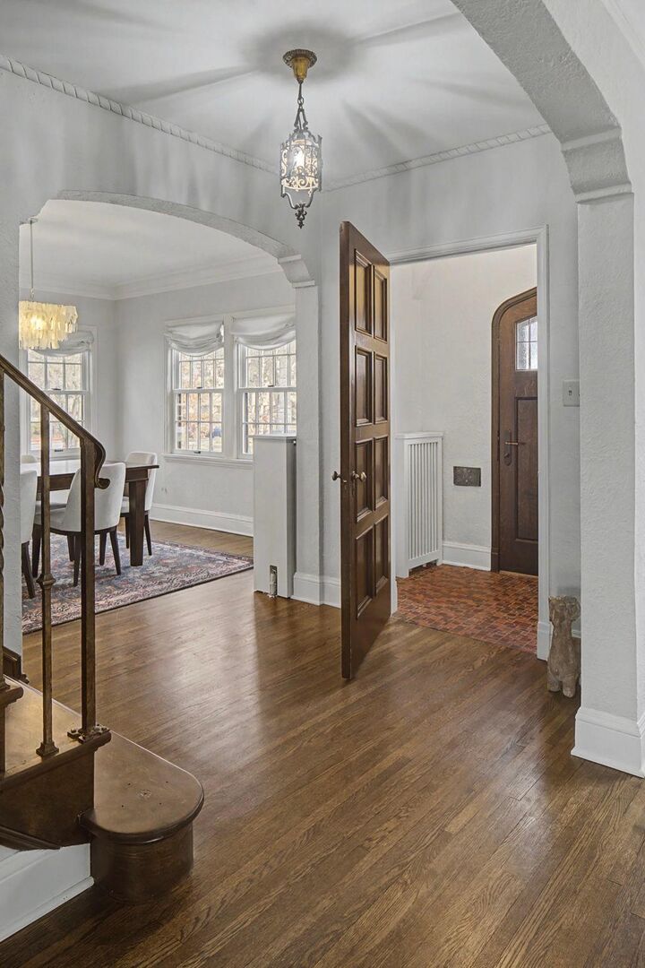 Property Photo:  2708 Ewing Avenue S  MN 55416 