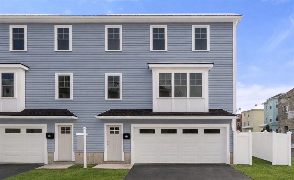 Property Photo:  2 Lodi St B  MA 01608 