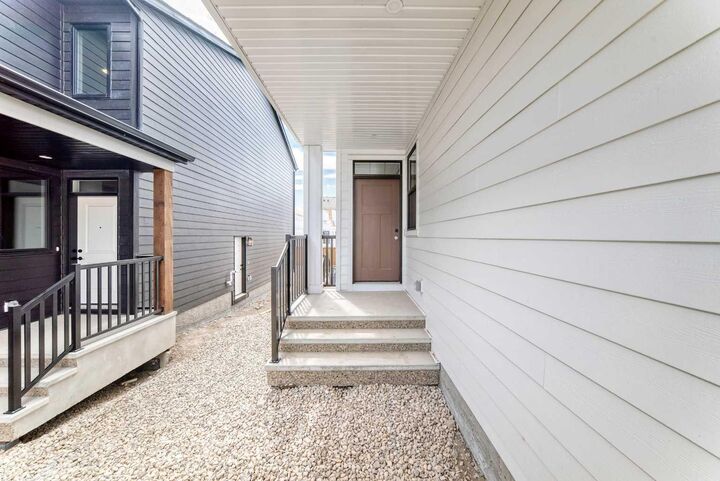 Property Photo: 1085 Sawgrass Link NW AB T4B 5V2
