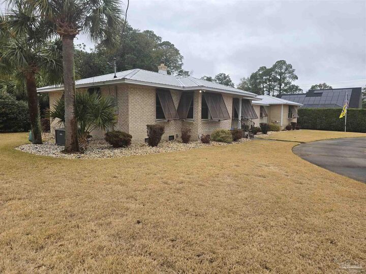 Property Photo: 2701 N 17th Ave FL 32503