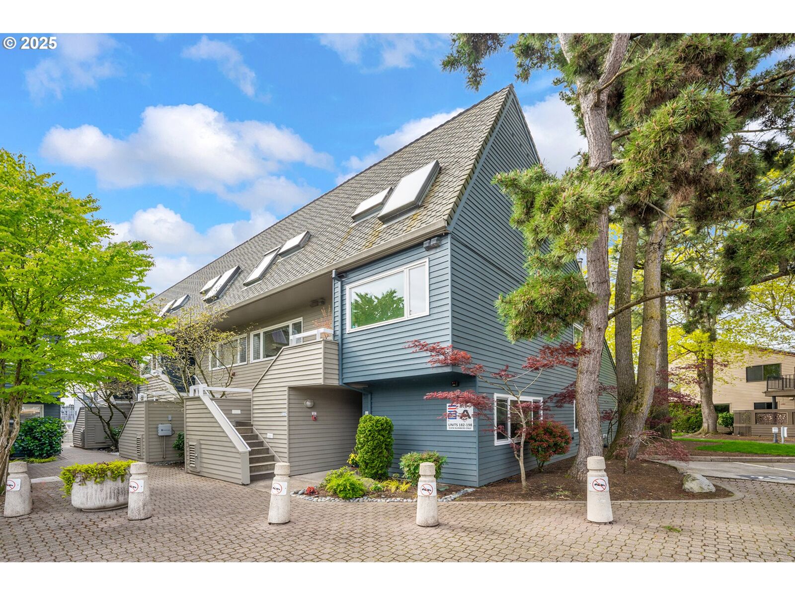 Property Photo:  198 N Hayden Bay Dr  OR 97217 