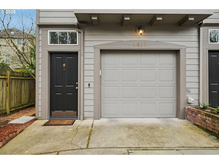 Property Photo:  4818 SW 2nd Ct  OR 97239 