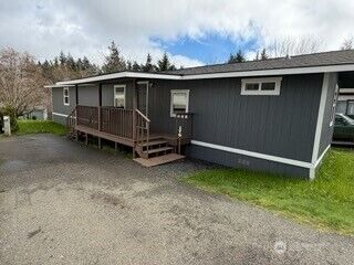 Property Photo:  175 NE  Camelot Drive 175  WA 98311 