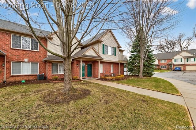 Property Photo:  45555 Hidden View Court 6 Mile Rd  MI 48315 