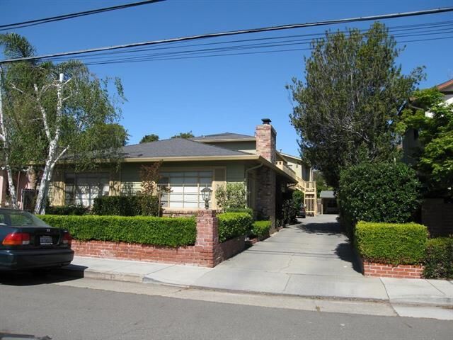 Property Photo:  56 Hobart Avenue  CA 94402 