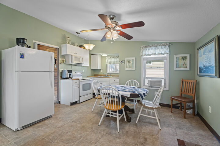 Property Photo:  13 College Street  CT 06475 