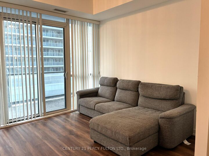 Property Photo:  20 Bruyeres Mews 809  ON M5V 0G8 