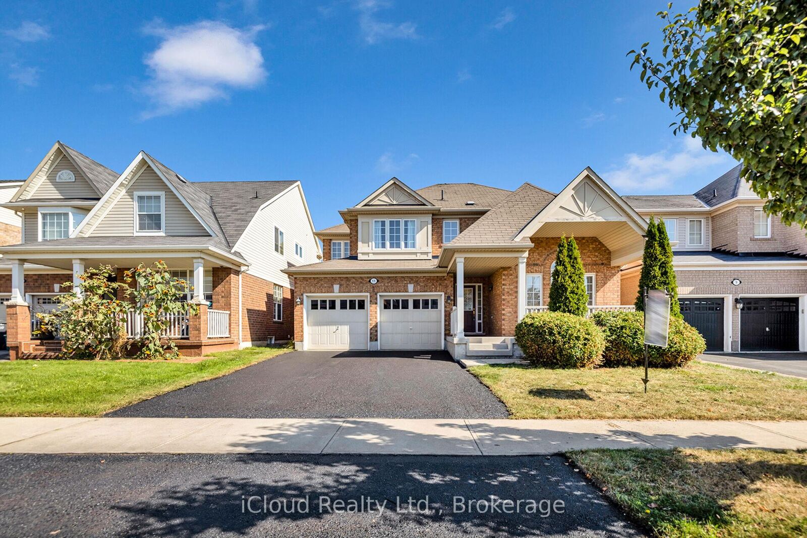 Property Photo: 11 Bonavista Drive ON L6X 0N2