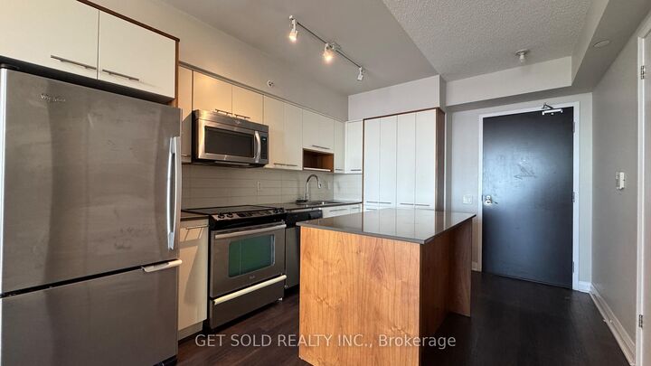 Property Photo: 5 Valhalla Inn Road 2708 ON M9B 1B0