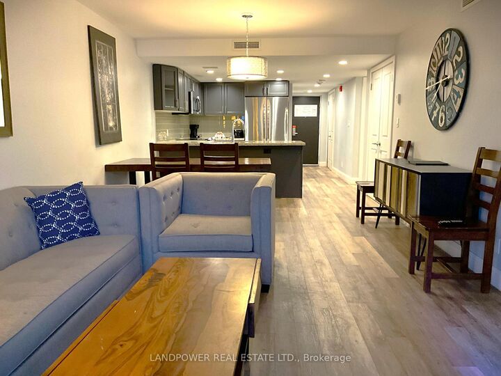 Property Photo: 80 Horseshoe Boulevard 101 ON L4M 4Y8