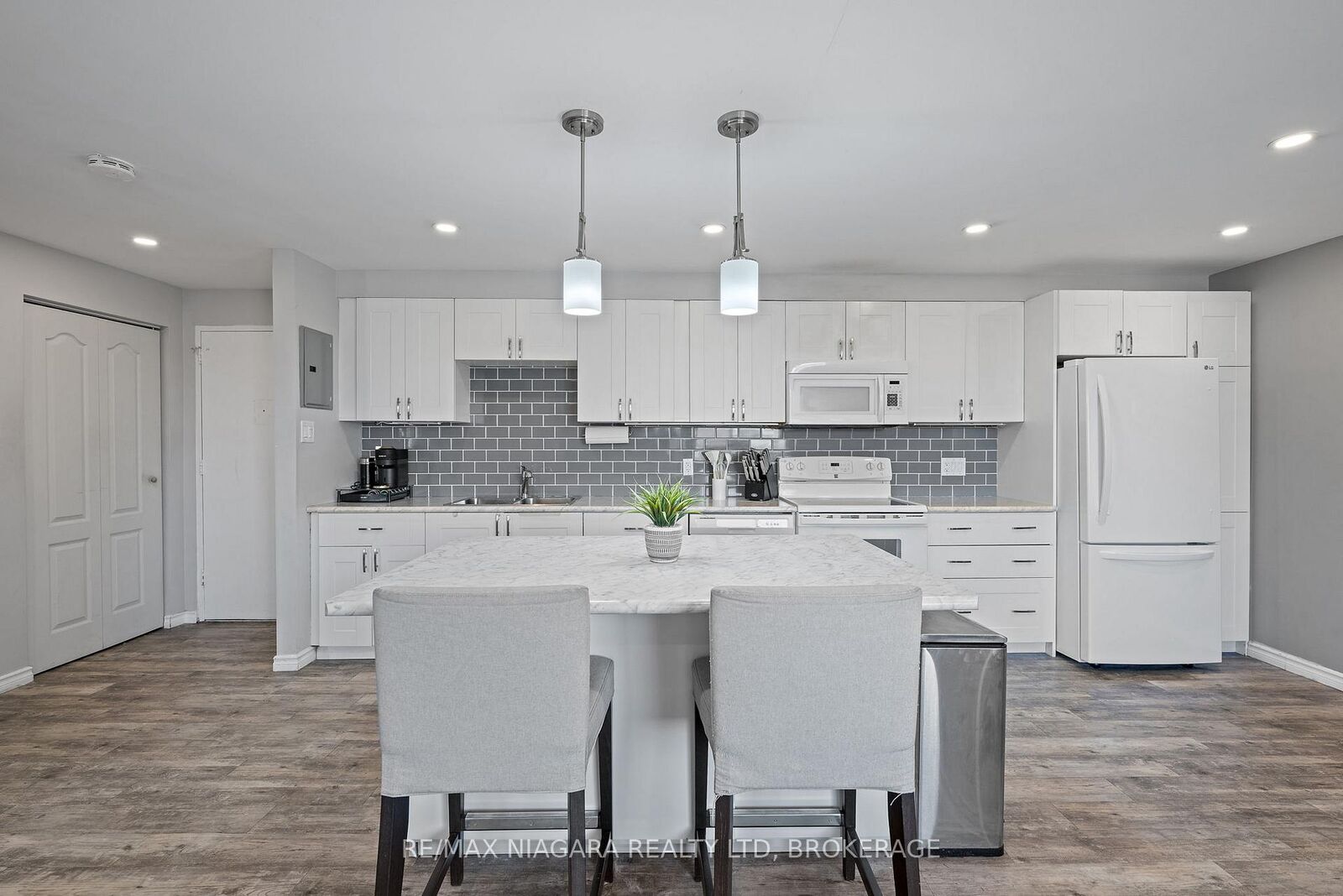 Property Photo: 198 Scott Street 308 ON L2N 5T3