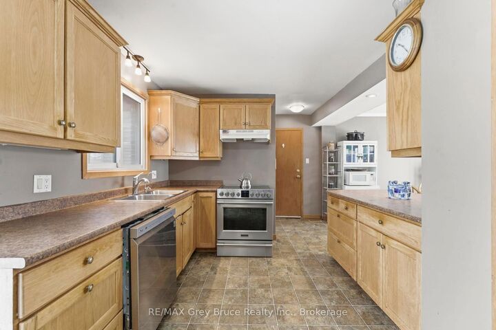 Property Photo: 235 5th Avenue ON N4N 2C3