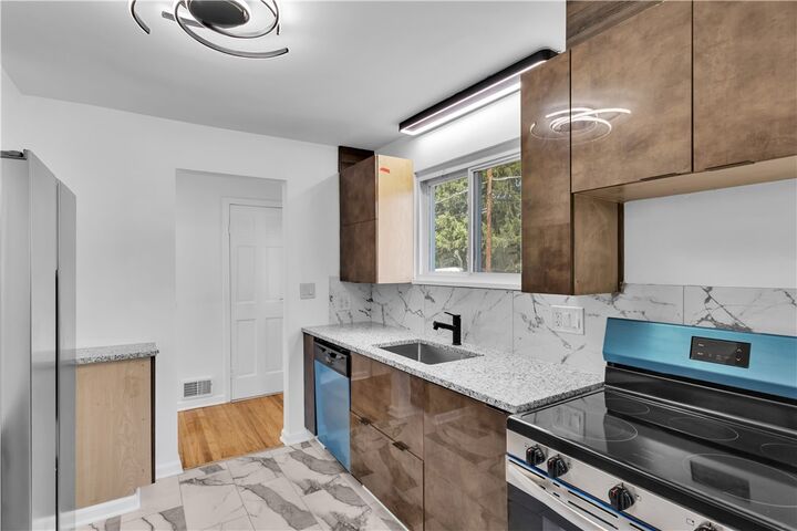 Property Photo:  446 Amherst Ave  PA 15108 