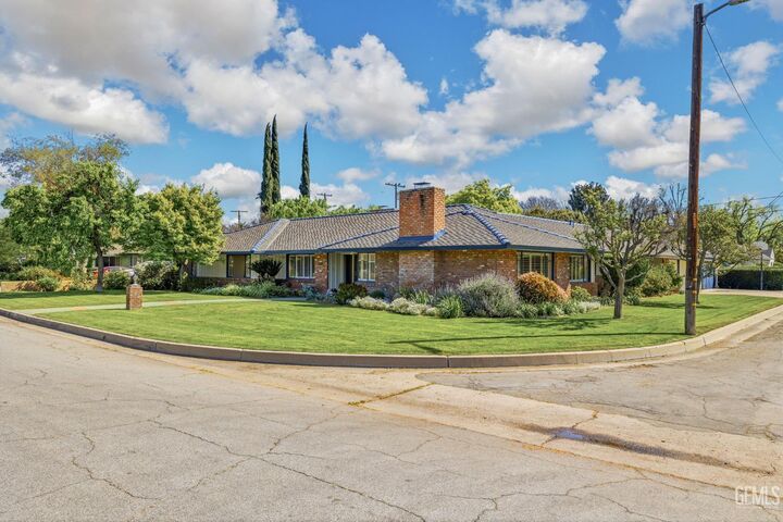 Property Photo:  2444 Pine Street  CA 93301 