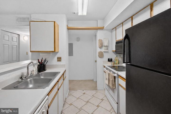 Property Photo: 4462 Lord Loudoun Court 15-6 MD 20772