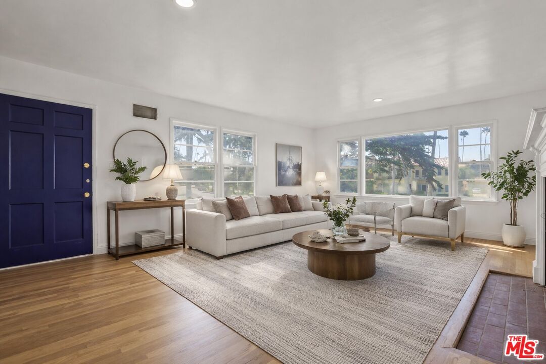 Property Photo: 4411 Victoria Park Dr CA 90019