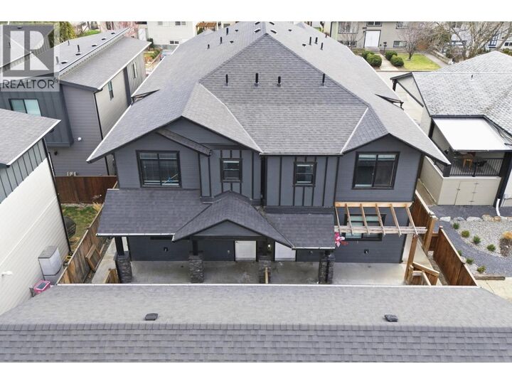 722 Coopland Crescent 2 — photo 1