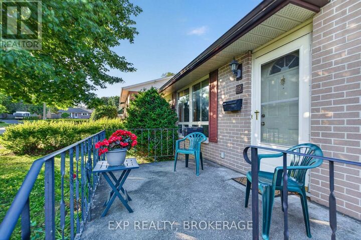Property Photo: 19 Convay Crescent ON K6V 5A2